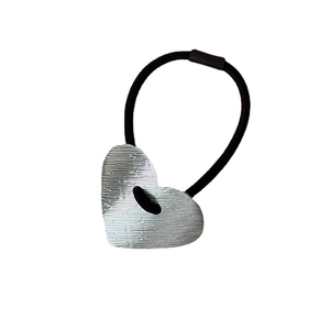 Élastique à cheveux minimaliste avec pendentif cœur en alliage brossé argenté
