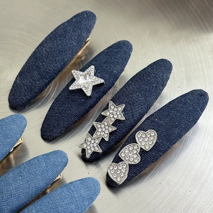 Haarklammern-Set aus Denim mit glitzernden Sternen und Herzen für modische Frisuren