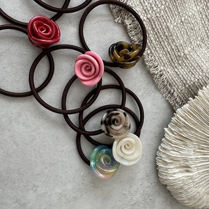 Set di elastici per capelli a bocciolo di rosa in acetato con fasce elastiche
