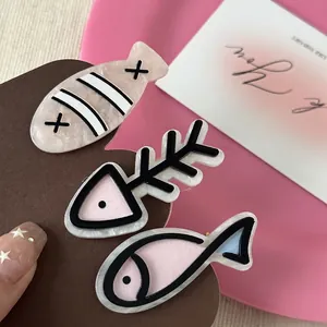 Three-piece set of cute fish-shaped hair clips in pink and white acrylic material