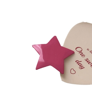 Vibrant rose red Y2K star-shaped hair clip made of glossy alloy for styling hair