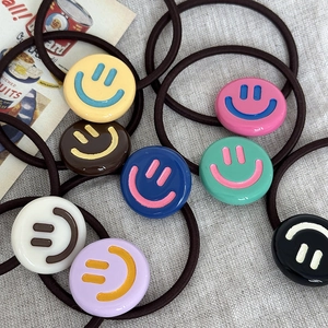 Élastiques À Cheveux Mignons Avec Visage Souriant Pour Femmes Chouchous En Tissu Avec Charmes En Résine Style Dopamine Sucré