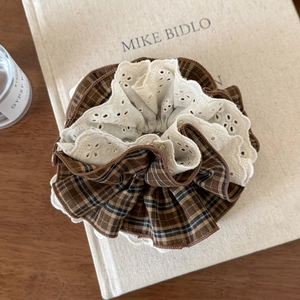 Chouchou double couche de style français avec motif à carreaux et bordure en dentelle