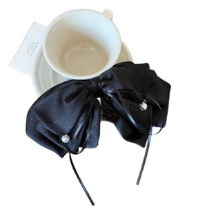 Pince à cheveux élégante ruban noir avec paillettes argentées et pendentifs perles