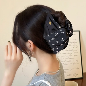 Elegant French floral fabric hair claw clip for women's bun hairstyle accessory