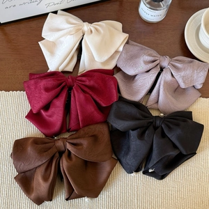 Barrettes à cheveux grand nœud en satin multicouche avec perles en plusieurs coloris
