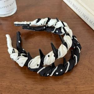 Polka dot twisted headband with pearl chain decoration for elegant women fashion