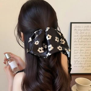 Contrast Black White Floral Print Satin Hair Claw Clip With Artificial Pearl Pendant Large Ponytail Hairgrip Elegant Hair Accessories