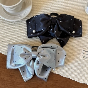 Polished bow hair clips with polka dots and pearl pendants in black and silver colors