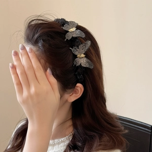 Serre-tête noir élégant avec papillons en strass scintillants pour un look sophistiqué