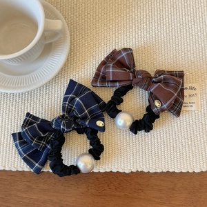 Elegant plaid bow hair scrunchies set with pearl and gold charm for women's hairstyle