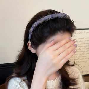 Elegant purple plaid twisted headband for women with anti-slip teeth and wool texture