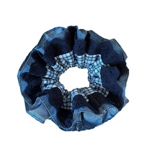 Blue plaid and lace double-layer scrunchie with floral embroidery for elegant hair styling
