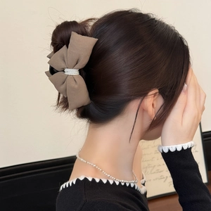 Pince à cheveux nœud marron café élégante avec perles pour une coiffure de style français