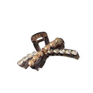 Elegante pinza para el pelo marrón con perlas de champán y pedrería brillante de lujo