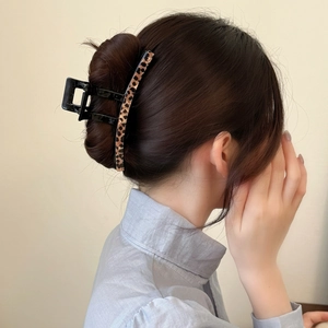 Classic leopard print acetate hair claw clip for elegant French vintage hair styling