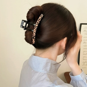 French vintage leopard print hair claw clip for elegant women hair styling