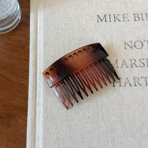 Minimalist tortoiseshell hair comb made of acetate for elegant side fringe styling