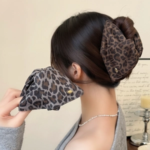 Leopard Print Fabric Hair Claw Clip With Gold Tag Korean Fashion Large Triangle Shark Clip For Women Hair Styling Accessories