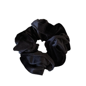 Chouchou élégant en velours noir plissé avec une finition brillante pour cheveux