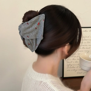 Pince à Cheveux Nœud en Tissu Gris Style Français Avec Motif Cerise Brodé Pendentif en Métal Accessoires de Cheveux Doux Femme