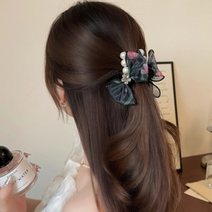 Pince à cheveux élégante en mousseline florale avec perles et strass pour femmes
