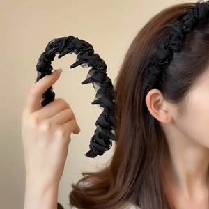 Serre-tête Plissé en Maille Antidérapant avec Dents pour Femmes Bandeau Ondulé Noir avec Perles Élégant Style Princesse Accessoires de Cheveux