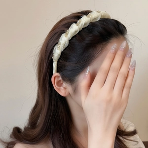 Serre-tête tressé en soie crème avec cristaux brillants et dents antidérapantes