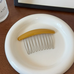 Peigne à cheveux jaune ambre élégant avec 10 dents en métal pour la coiffure quotidienne