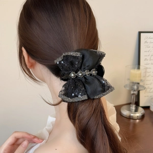 Eleganter schwarzer Satin-Haarclip mit Pailletten und glitzernden Strasssteinen