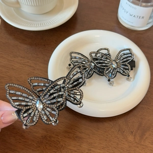 Elegant hollow butterfly hair clips set with sparkling rhinestones and beaded tassels