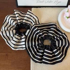 Chouchou géant à rayures noires et blanches de style français en tissu mousseline