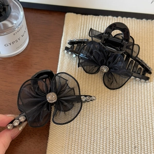 Grande pince à cheveux noire en dentelle avec nœud en organza et cristaux de luxe brillants