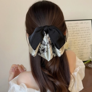 Pince à cheveux nœud à motif floral à l'encre avec perles pour coiffure élégante