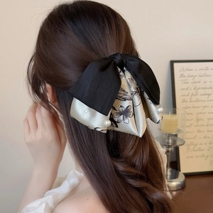 Grande Pince à Cheveux Nœud en Satin Avec Pendentif Künstliche Perle Imprimé Floral à l'Encre Chinoise Double Couche Pince à Queue de Cheval Femme