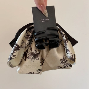 Pince à cheveux élégante avec nœud de style encre de chine et ruban floral satiné