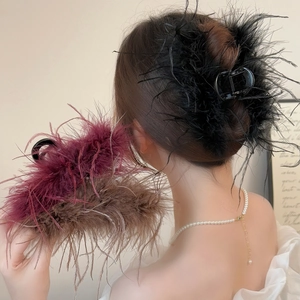 Elegant Large Feather Hair Claw Clip Ostrich Feather Shark Clip Luxurious Hair Accessory For Women Thick Hair Styling Tool