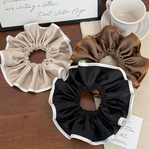 Lot de chouchous en satin élégants en champagne, marron et noir avec liseré contrasté