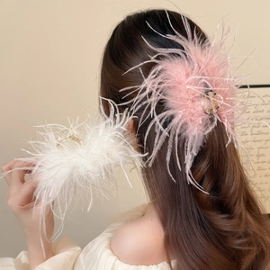 Pince à Cheveux Élégante en Peluche et Plumes pour Femmes Doux Automne Hiver Grande Pince Requin Coiffure de Fée Accessoires Cheveux