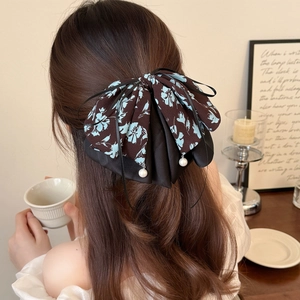 Pince à cheveux vintage avec nœud floral et perles pour queue de cheval et demi-chignon