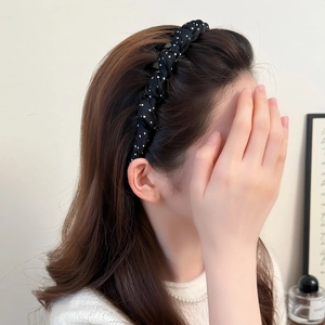 Polka dot twist woven headband with teeth non-slip design for retro style on female model