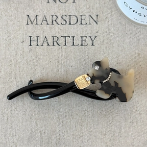 Barrette à cheveux élégante en acétate écaille de tortue avec chien en résine noire