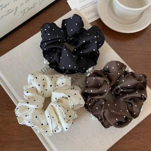 Lot de 3 chouchous en satin à pois cœurs avec perles pour queue de cheval chic