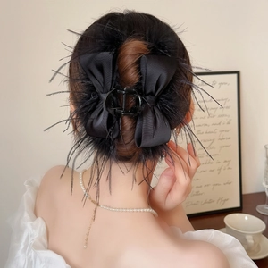 Elegant black feather hair claw clip with satin bow design for vintage hairstyle look