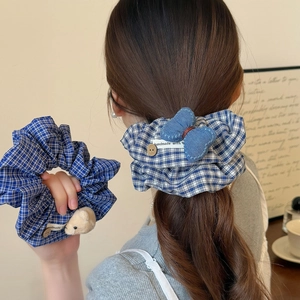 Chouchou à Carreaux Bleus Avec Ours En Peluche Nœud Bouton En Bois Élastique Cheveux Doux Style Coréen Accessoire Cheveux Main
