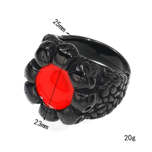 Anillo de calavera para hombre en acero negro con esmalte rojo y detalles góticos