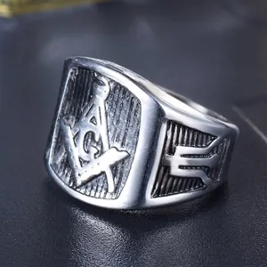 Anillo masónico vintage de acero inoxidable plateado oxidado con estilo punk retro