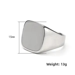 Makroaufnahme eines 15mm Siegelrings aus poliertem Edelstahl mit 13g Gewicht