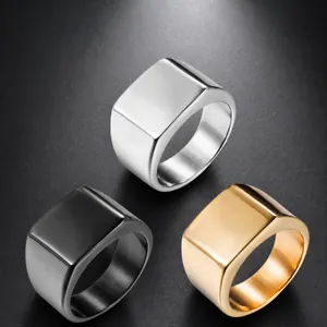 Minimalistisches dreiteiliges Siegelring-Set in Silber, Schwarz und Gold aus Titanstahl