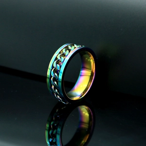 Anillo giratorio para hombre con acabado arcoíris iridiscente y diseño de cadena cubana